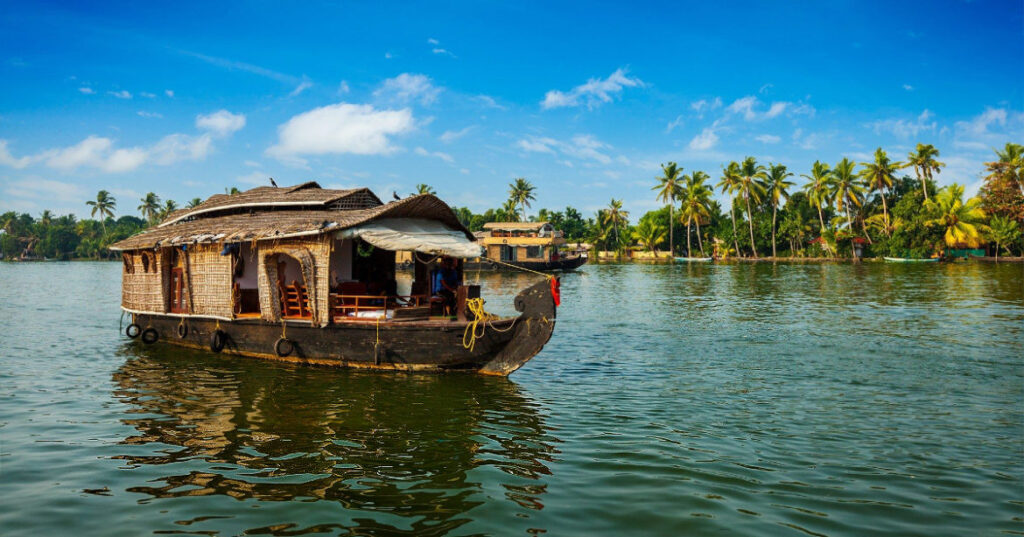 4n/5d Munnar Kumarakom Houseboat Tour - The Exotic Odyssey